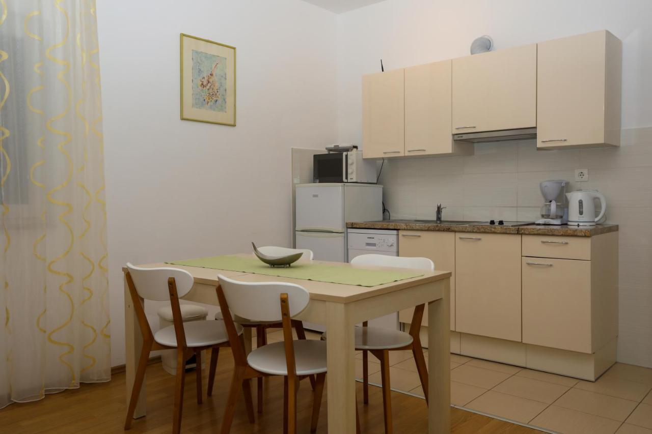 Apartments Stipe Plazibat Хвар Экстерьер фото