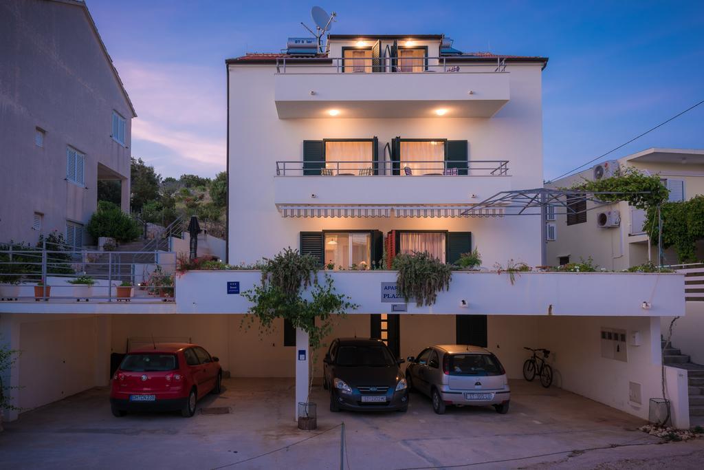 Apartments Stipe Plazibat Хвар Экстерьер фото