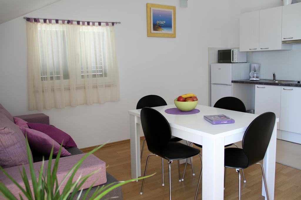 Apartments Stipe Plazibat Хвар Экстерьер фото