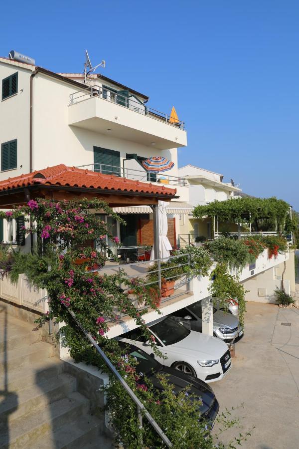 Apartments Stipe Plazibat Хвар Экстерьер фото