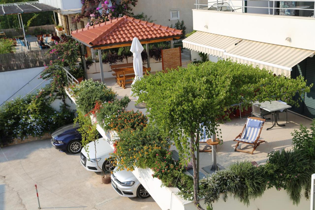 Apartments Stipe Plazibat Хвар Экстерьер фото